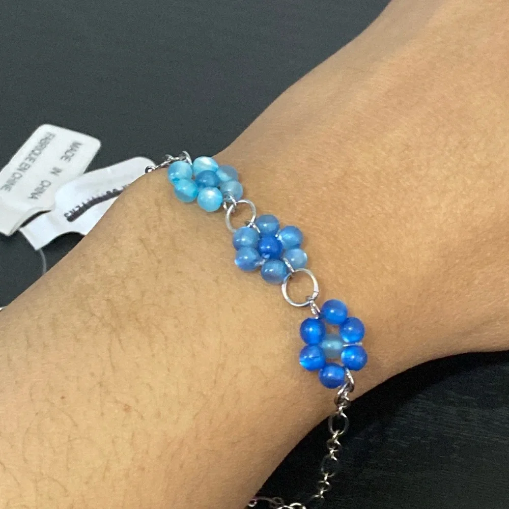 Urban Outfitters Silver Tone Flower Bracelet - Picture 3 of 3